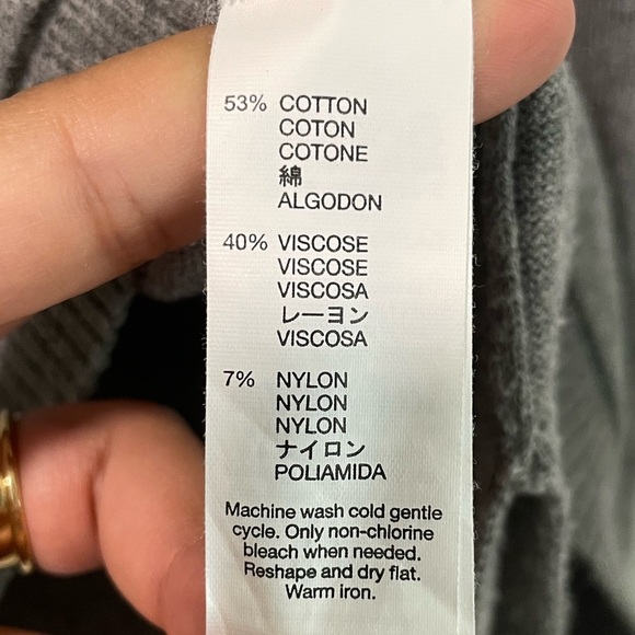 GAP Gray V-Neck Long Sleeve Sweater with Front Pockets Size XS/S - Picture 7 of 8